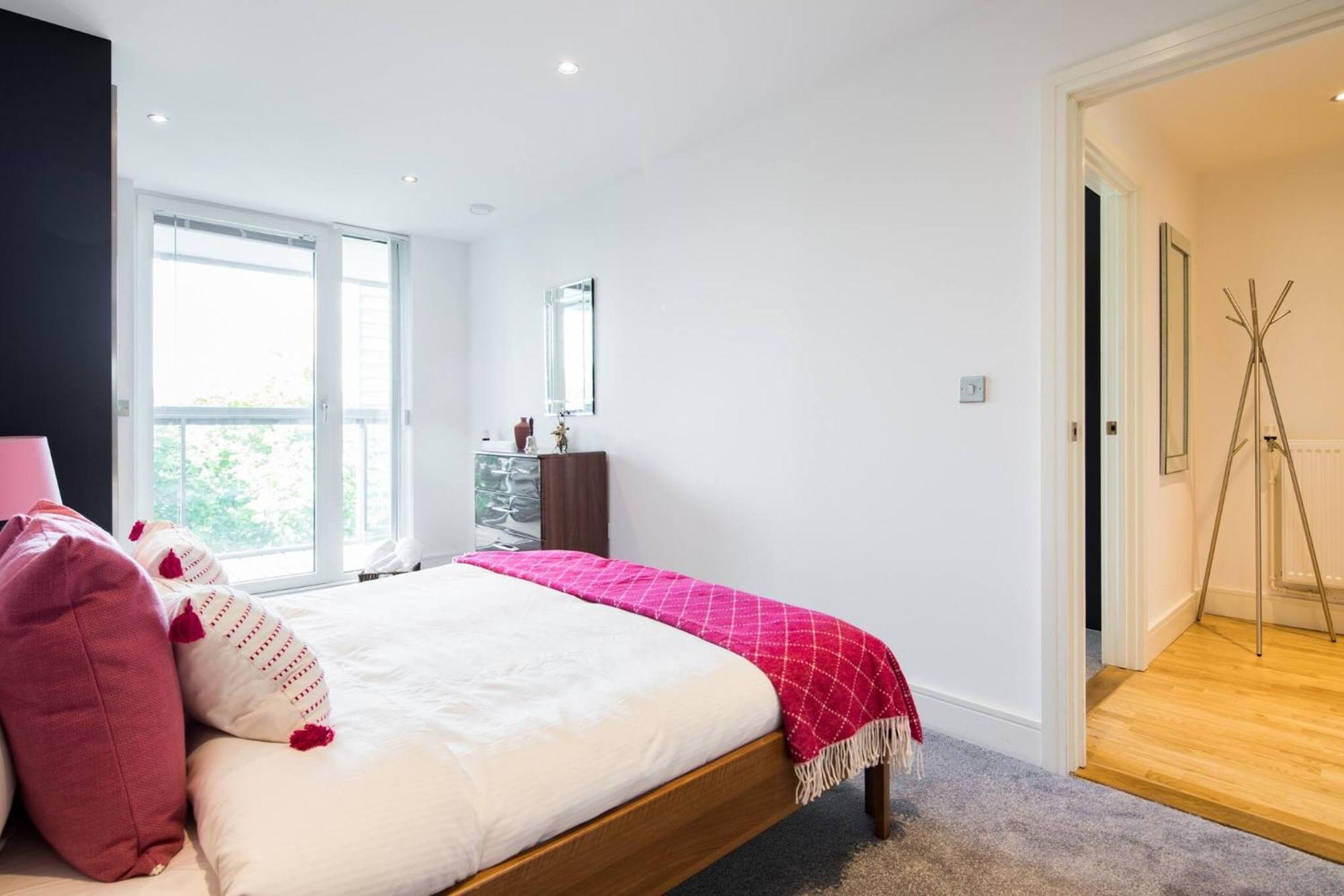 Wild Roses Serviced - Greenwich Apartament *