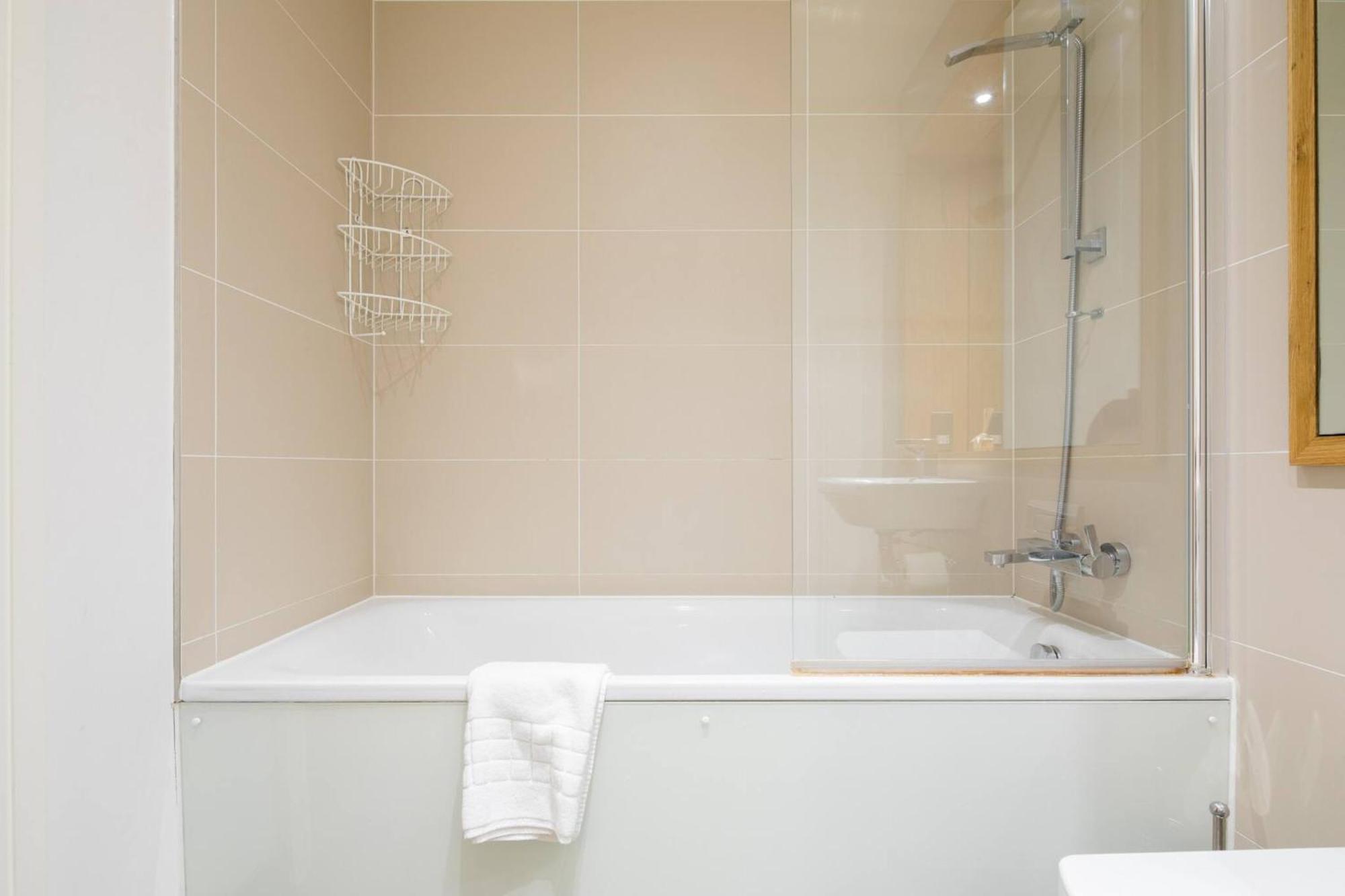 Wild Roses Serviced - Greenwich Apartament Londra