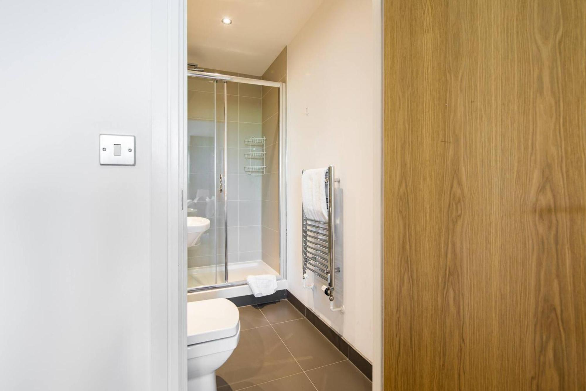 Wild Roses Serviced - Greenwich Apartament *