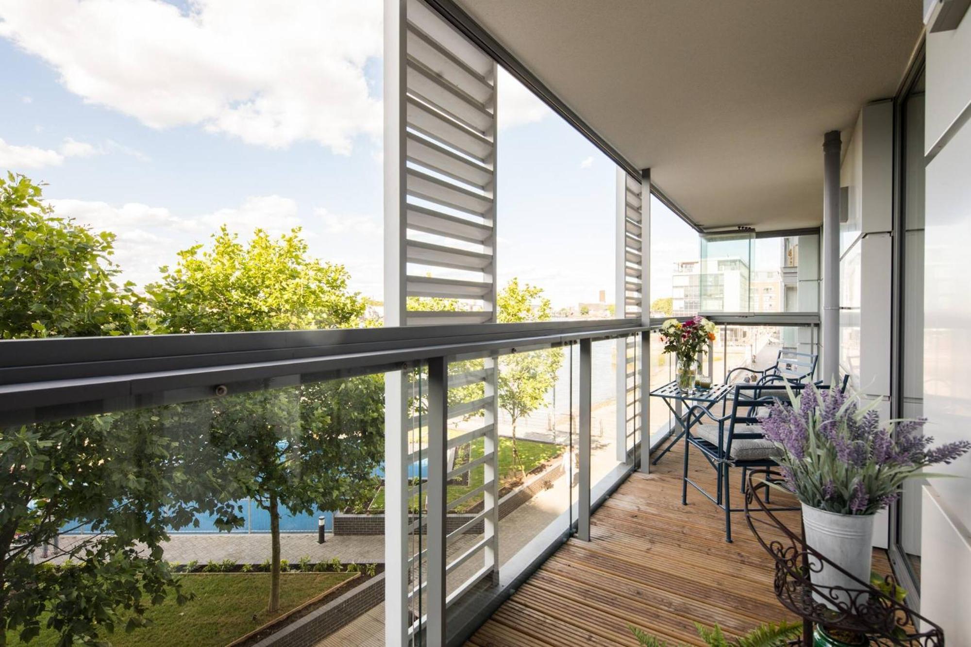 Wild Roses Serviced - Greenwich Apartament *